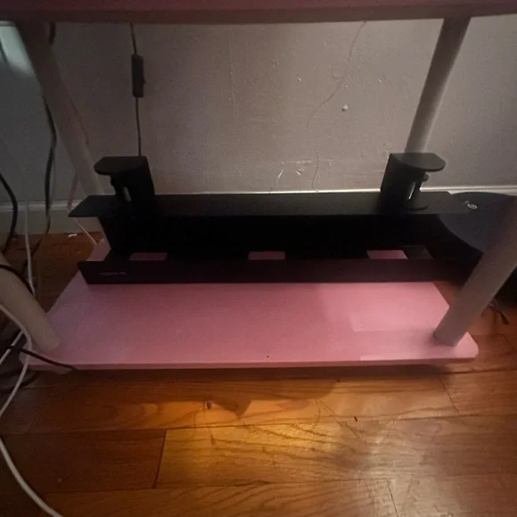 BNNU cord management system for desk - Picture 2 of 3